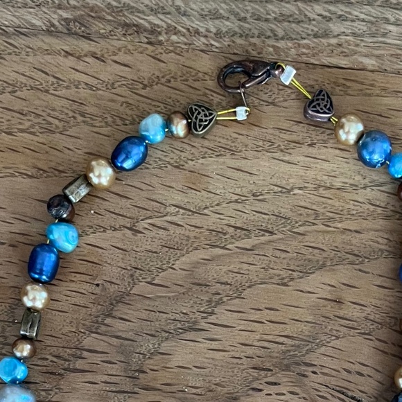 ✨ Handmade Pearl-style Beaded Necklace ✨ Blues, golds, brass tones - Picture 4 of 5